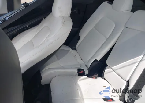 2024 Tesla Model Y z USA, uszkodzony, nr VIN 7SAYGAEE5RF074699